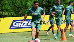 Após susto em clássico, Pineida volta a treinar com o grupo