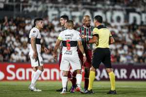 Felipe Melo relembra confronto e fala o que o Fluminense deve fazer para classificar