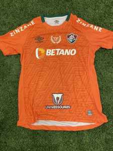 No Dia do Goleiro, Fluminense estreia novo uniforme laranja da posição
