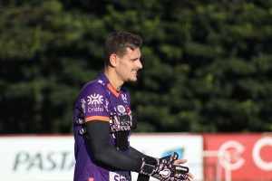 “Estou bem ansioso”, comenta goleiro do Vila Nova por oportunidade de jogar no Maracanã
