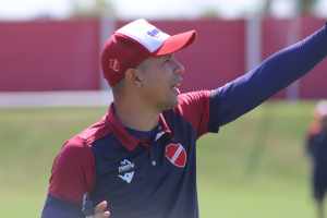 Treinador do Vila cita mudanças na equipe contra o Fluminense: “Temos nosso planejamento”