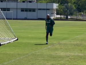 Em evolução, Felipe Melo posta vídeo de corrida no campo do CT