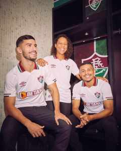 Preços e data de início das vendas da nova camisa branca são divulgados