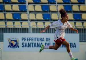 Taissinha festeja gol com a camisa do Fluminense: “Primeiro de muitos”