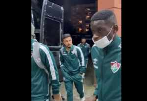 Vídeo – Flu chega em Caxias do Sul e Luiz Henrique resmunga: “Que frio é esse?”