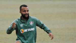 Samuel Xavier diz que Flu está assimilando bem estilo de jogo de Diniz