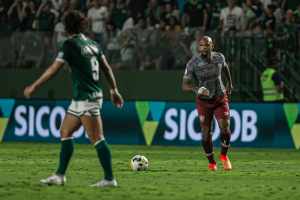 Felipe Melo exalta postura da equipe: “Fluminense não é só técnica, é raça também”