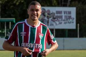 Meia contratado pelo Fluminense é registrado no BID
