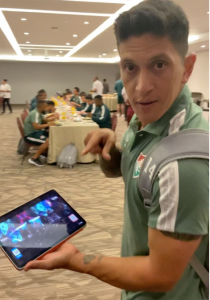 Fã de Ferrugem, Cano acompanhou show da Flu Fest pela internet