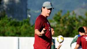 Provável Flu: Diniz pode fazer até três mudanças contra o Atlético-GO