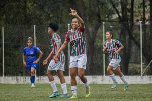 Guerreiras estreiam com vitória no Carioca Feminino