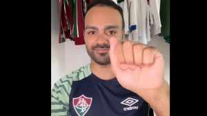 Perfil une acessibilidade e paixão pelo Fluminense com conteúdo em Libras