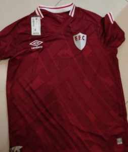Nova terceira camisa grená do Fluminense vaza nas redes sociais, diz site