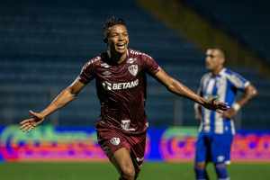 Portal lista quem ainda não renovou e quem entra no último ano de contrato no Fluminense