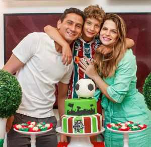 Família Ganso grava ação do Fluminense em especial em homenagem ao Dia das Mães