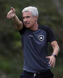 Técnico do Botafogo elogia Diniz e compara Flu ao City e ao Real: “Muito difícil batê-los”