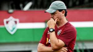 Fernando Diniz pediu contratação de volante do Athletico-PR, diz jornalista