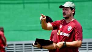 Lateral e capitão do penta, Cafu defende Diniz na Seleção Brasileira