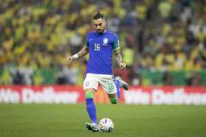 Lateral da Seleção brasileira teve ruptura parcial do ligamento do joelho