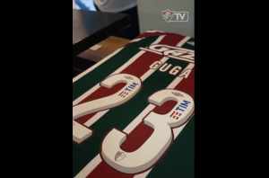Novo lateral tricolor, Guga herdará número de John Kennedy