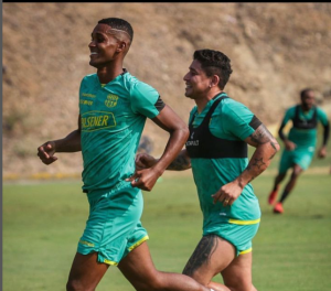 Ainda com foto do Fluminense, Pineida atualiza perfil em rede social e registra volta ao Barcelona