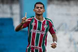 Atacante encerra empréstimo com Defensor (URU) e retorna ao Fluminense