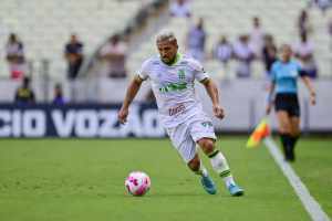 Atacante do América-MG revela sondagem do Fluminense antes de fechar com o Coelho