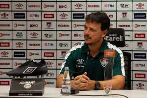 Diniz admite falta de entrosamento do time reserva e explica opção por não mesclar