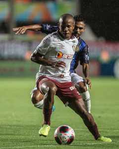 Saiba quanto o Fluminense pagou pela compra do volante Freitas