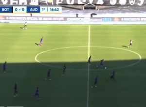 Vídeo – Cria de Xerém faz golaço do meio de campo em vitória do Audax sobre o Botafogo