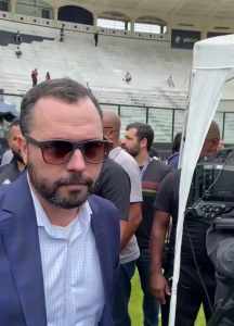 Dirigentes do Fluminense comparecem ao velório de Roberto Dinamite