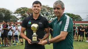 Chilenos contratados pelo Fluminense embarcam a caminho do Brasil