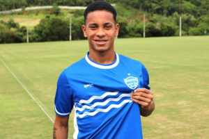 Fluminense acerta venda de atacante Cauã Silva para clube catarinense