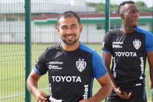 Del Valle de Sornoza treina no CT do Fluminense e faz agradecimento