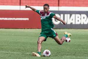 Após postagem, Isaac recebe apoio psicológico do Fluminense