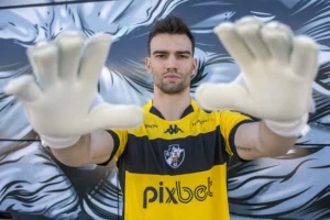 Especulado no Fluminense, goleiro recusa quarta proposta de renovação do Vasco