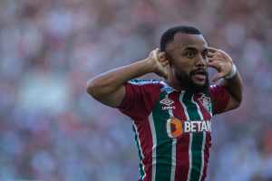 Samuel Xavier relembra “bronca” do filho por cambalhota na comemoração