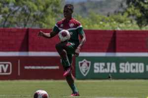 Arias enfrentou grande maratona em aeroportos para se reapresentar ao Fluminense