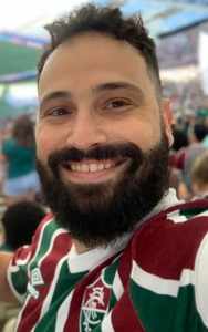 Torcedor do Fluminense baleado após Fla x Flu apresenta melhora gradativa