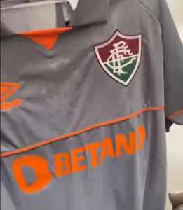 Novas camisas de goleiro do Fluminense vazam nas redes sociais; Veja imagens