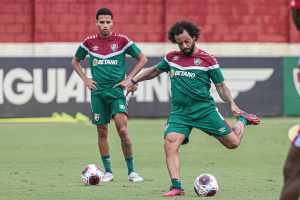 Voltando! Marcelo e Alexsander fazem desafio em treino e volante mostra que joelho não preocupa mais