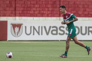 Envolvido em esquema de apostas, Vitor Mendes não deve permanecer no Fluminense