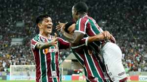 Fluminense vai a campo com uniforme tricolor tradicional para encarar o Inter