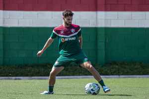 Martinelli treina e se aproxima do retorno