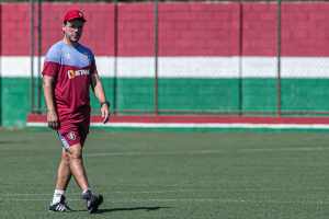 Jornalista revela informações sobre motivos de Diniz poupar titulares contra o Fortaleza