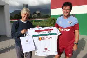 Técnica da Seleção Feminina, Pia Sundhage visita o CTCC e elogia Diniz: “Gosto bastante do jeito que o time joga”
