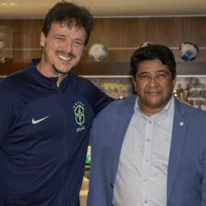 Portal divulga bastidores da demissão de Diniz, que volta a ser exclusivo da “sua seleção”