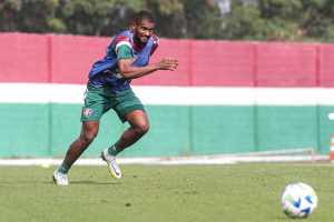 “Podia jogar até no meio”, diz ex-técnico de Marlon no Fluminense