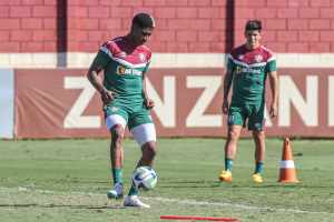 Yony elogia evolução do CT se diz ansioso para voltar a jogar pelo Fluminense