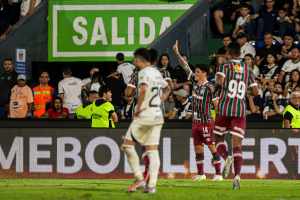 Maior artilheiro isolado do Flu em Libertadores, Cano pode abrir vantagem na ponta